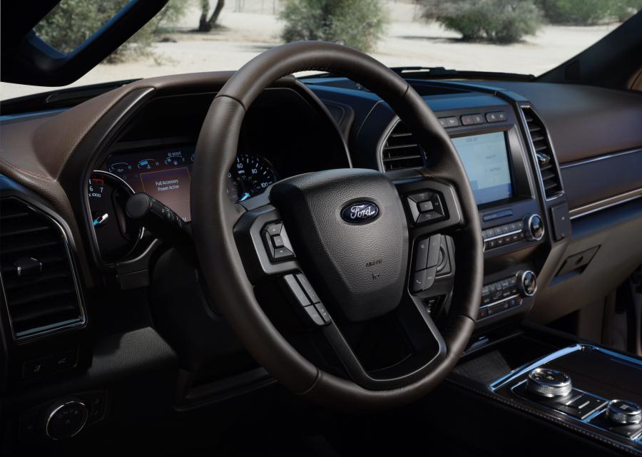 Интерьер Ford Expedition King Ranch Edition 2019 года  (фото 7 из 21)